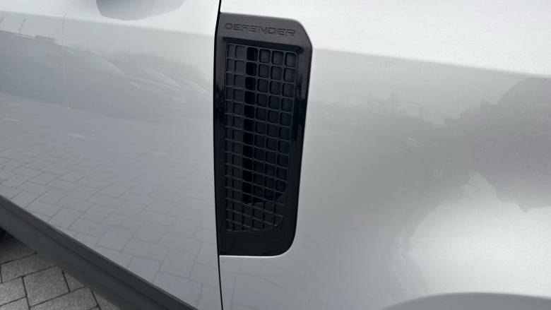 Land Rover Defender 90 Diesel 3.0 D250 Hard Top SE Auto